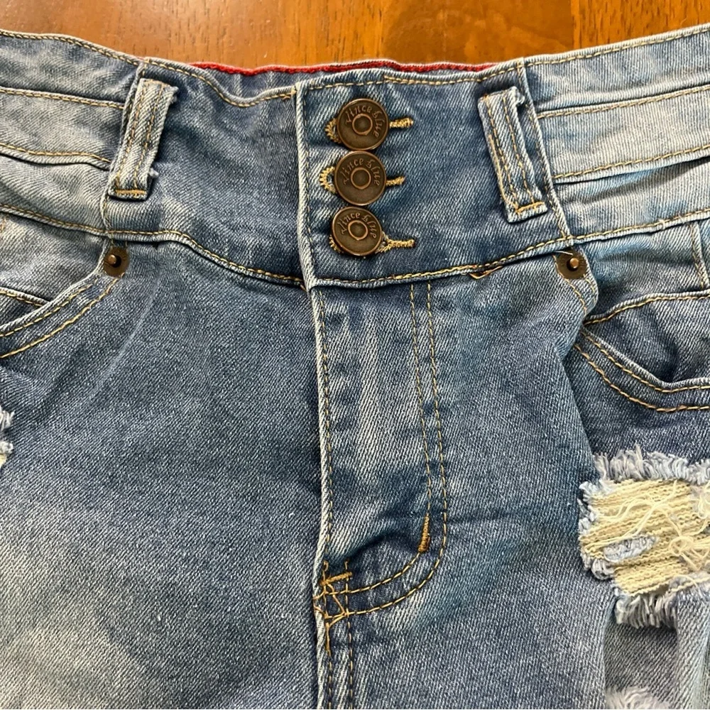 Vince‎ Blue New York women Distressed Denim Short Size 7